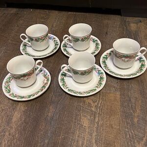 Sango 8401 Noel Teacups &‎ Saucers with Holly and Bells Set of 5